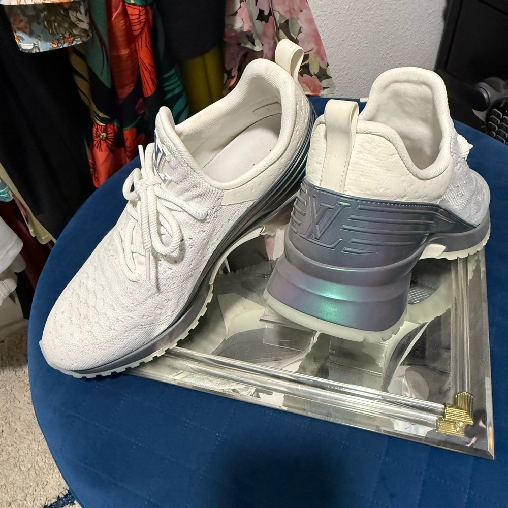 Louis Vuitton White Knit Run Away Sneaker – Men’s Size EU 9 (US 10 - Picture 2 of 7